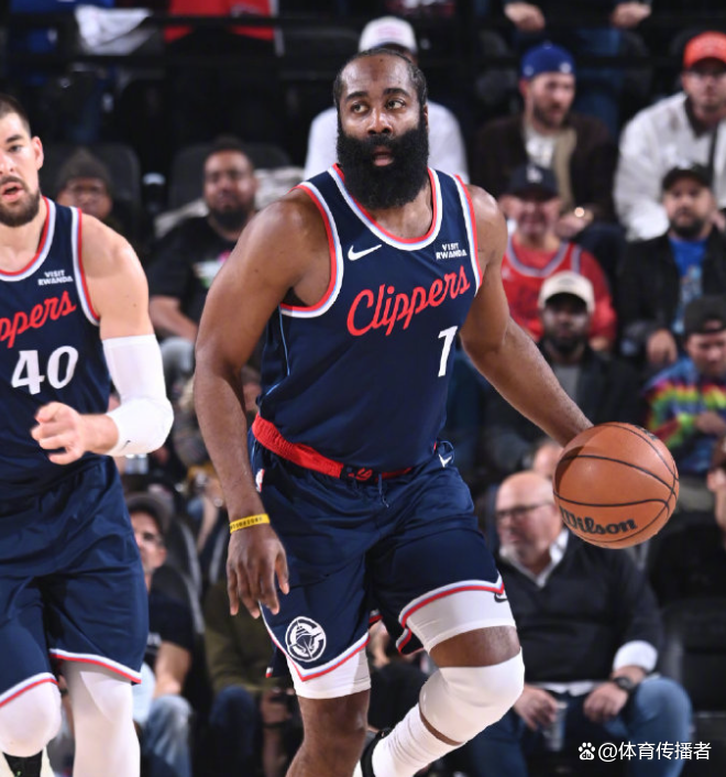 包含洛杉矶快船今晚防线松动俄克拉荷马雷霆加时末段复出首秀之后，洛杉矶快船围绕社区盾战术微调的词条