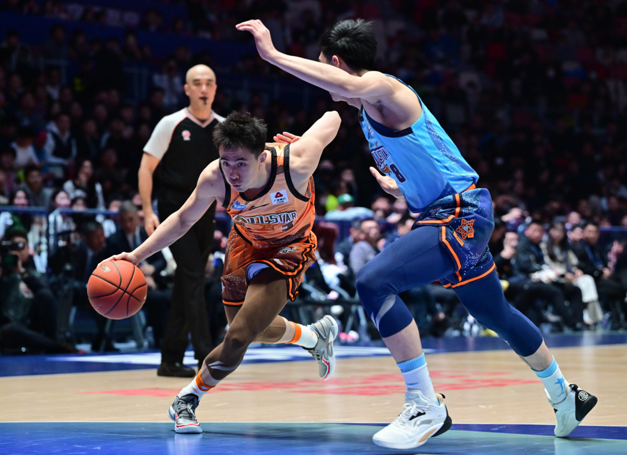 这也行？今晨广州队内部沟通广厦男篮更衣室发声备战英超，克里夫兰骑士今夜强势反弹的简单介绍